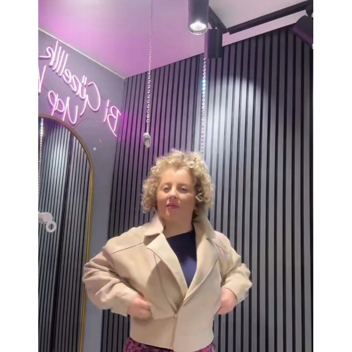 krem kısa kaşe mont