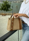 PUNİTA ÇİFT RENKLİ GOLD TOKA DETAYLI ÇANTA CAMEL
