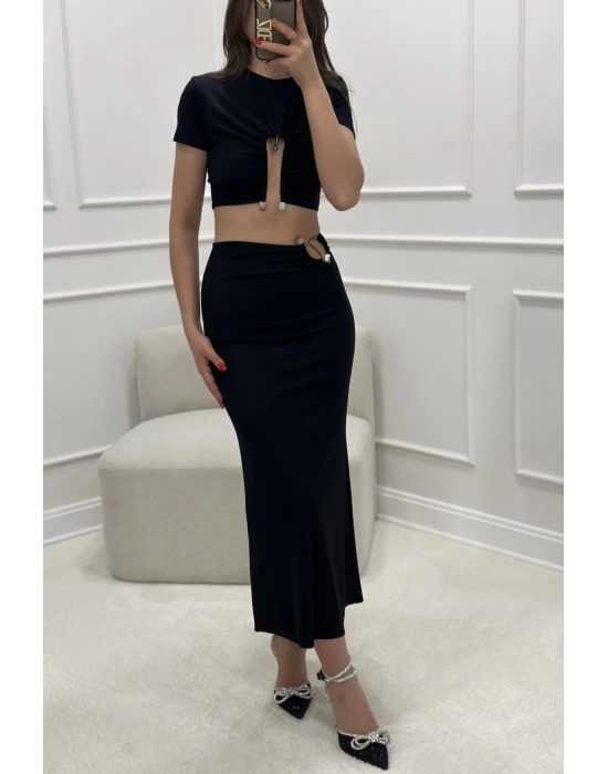 DEMİR AKSESUARLI  CROP ETEKLİ TAKIM  SİYAH