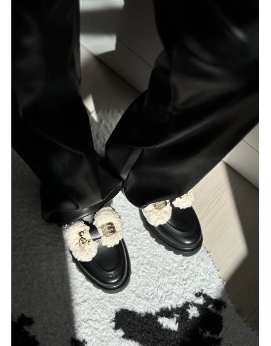 LEİLA PELUŞ DETAYLI LOAFER SİYAH