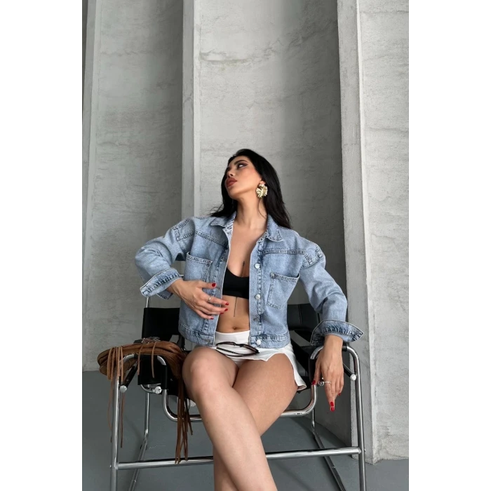 Çift cepli kol katlamalı kar yıkama crop kot ceket mavi d2000