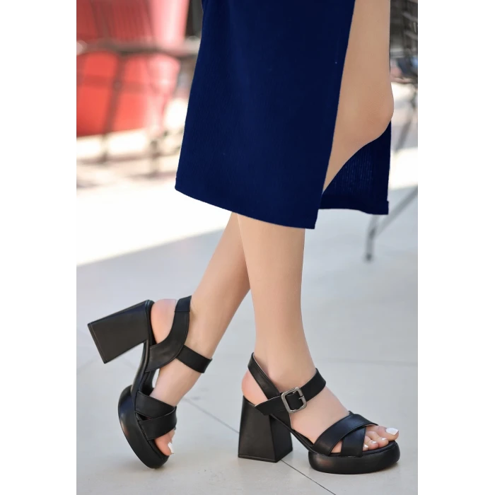 Jaina Siyah Cilt Topuklu Sandalet