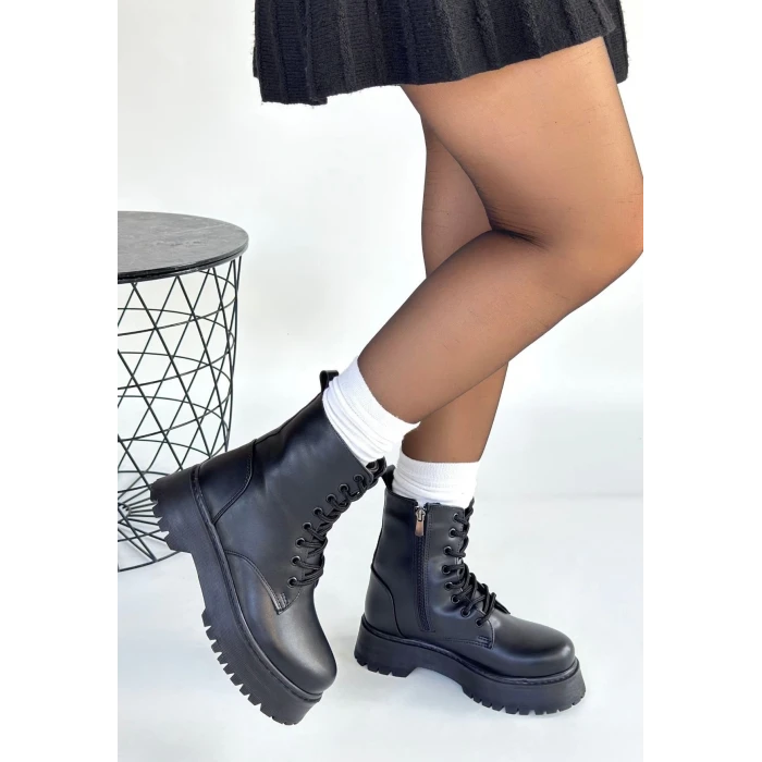 Jonni Siyah Cilt Bağcıklı Bot