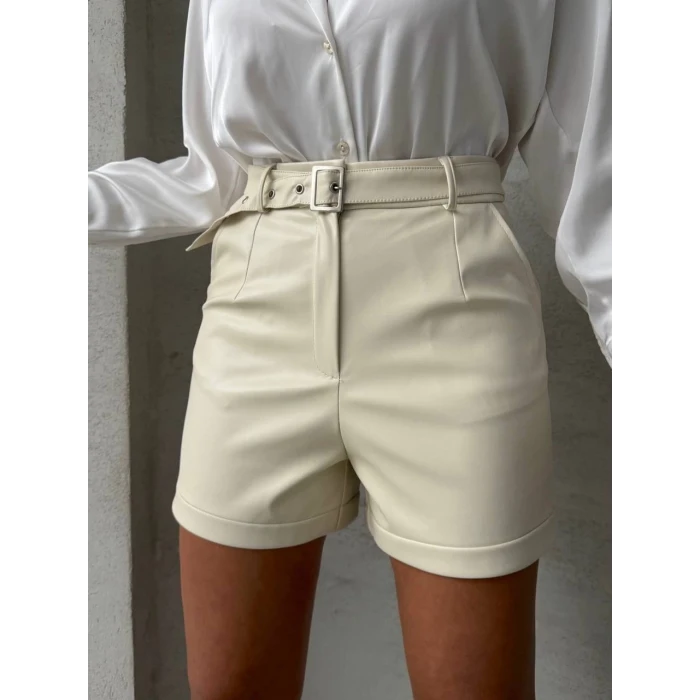 Kemerli deri şort krem h241003