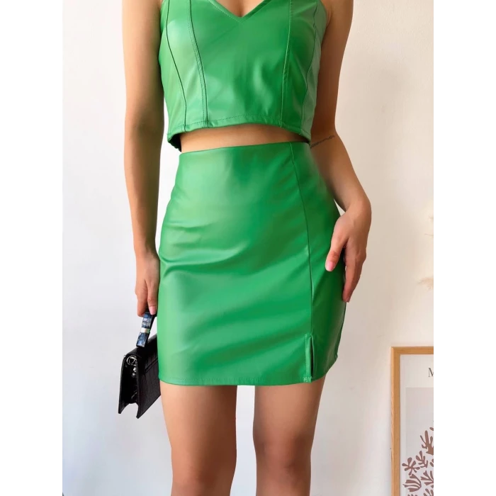 Tek yırtmaçlı arkadan fermuarlı deri etek yeşil s24475