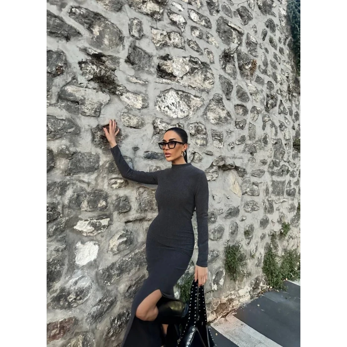 Yırtmaçlı kalın bürümcük uzun elbise siyah