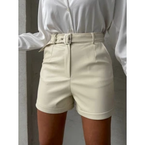 Kemerli deri şort krem h241003