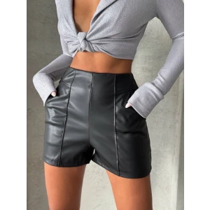 Parçalı cepli deri şort siyah w26312