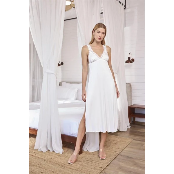 Arias Closet Dantelli ve Dekolteli Yırtmaçlı Gecelik