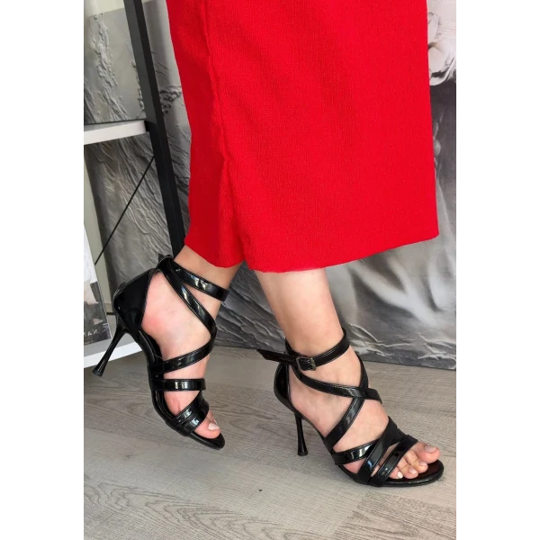 Mariya Siyah Rugan Topuklu Ayakkabı