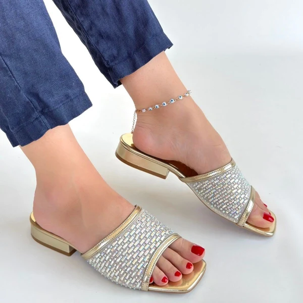 Ortu Gümüş Cilt İşlemeli Terlik