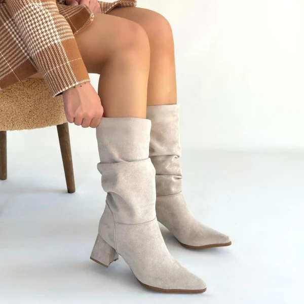 Titen Bej Süet Körüklü Topuklu Çizme