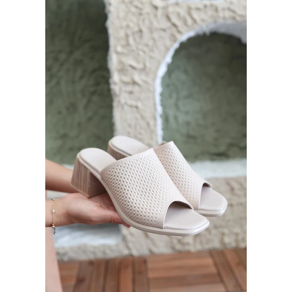 Zanna Siyah Cilt Topuklu Terlik