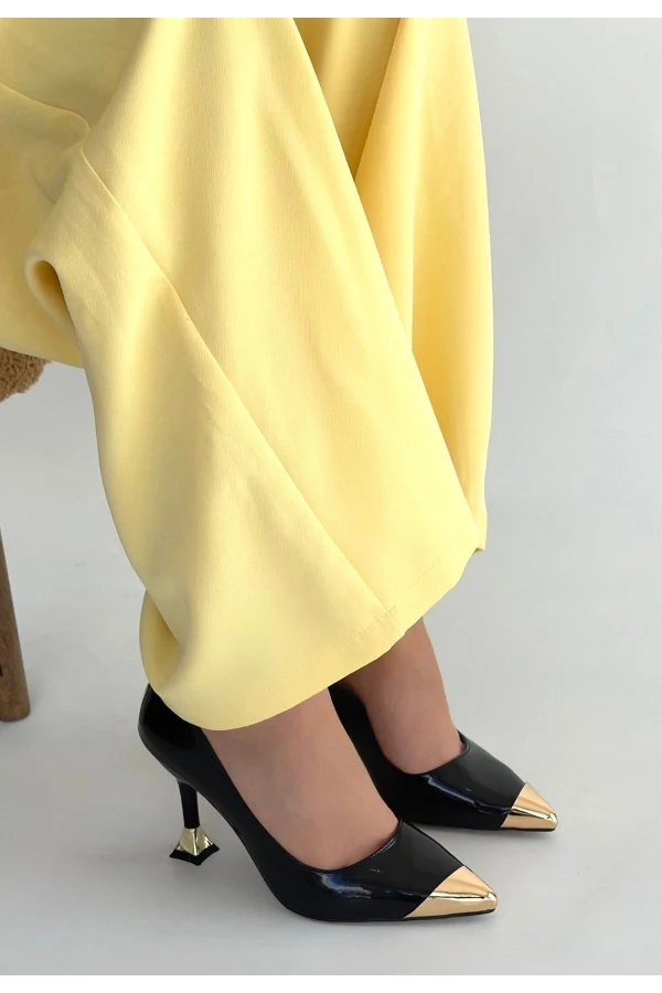 Artem Siyah Rugan Topuklu Ayakkabı