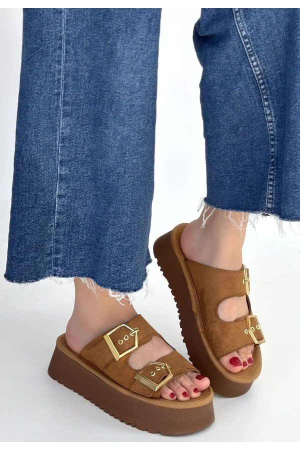 Coer Taba Süet Çift Tokalı Terlik