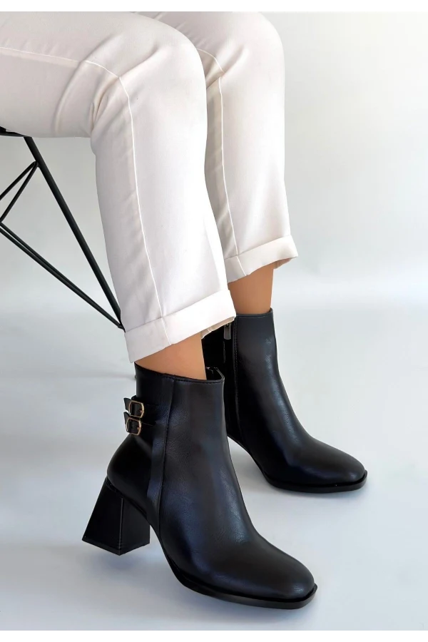 Kanda Siyah Cilt Topuklu Bot