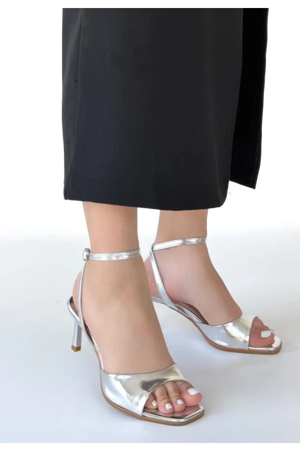 Lenya Gümüş Rugan Topuklu Ayakkabı