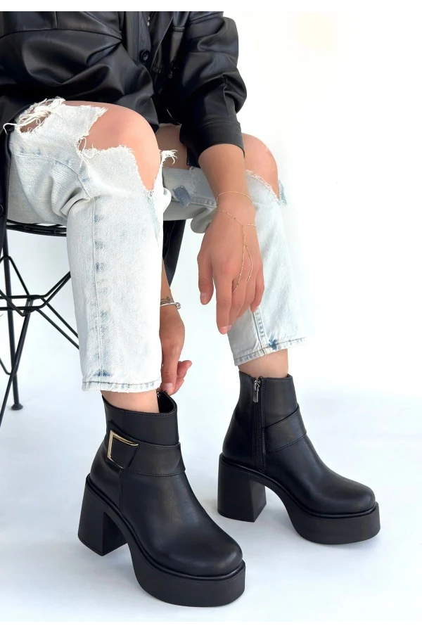 Lonji Siyah Cilt Topuklu Bot