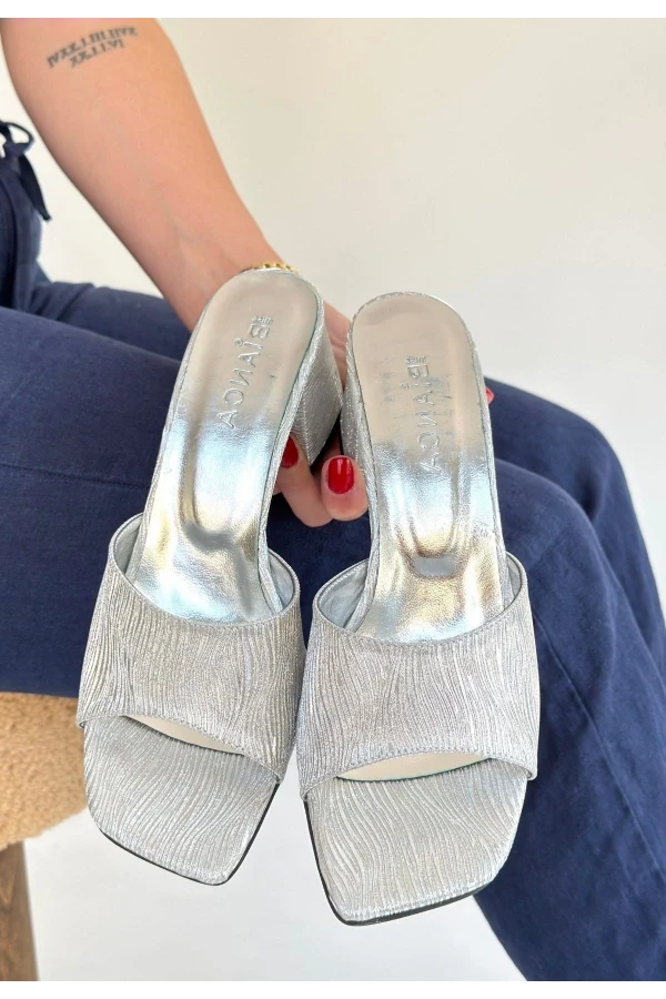 Luart Gümüş Simli Topuklu Terlik