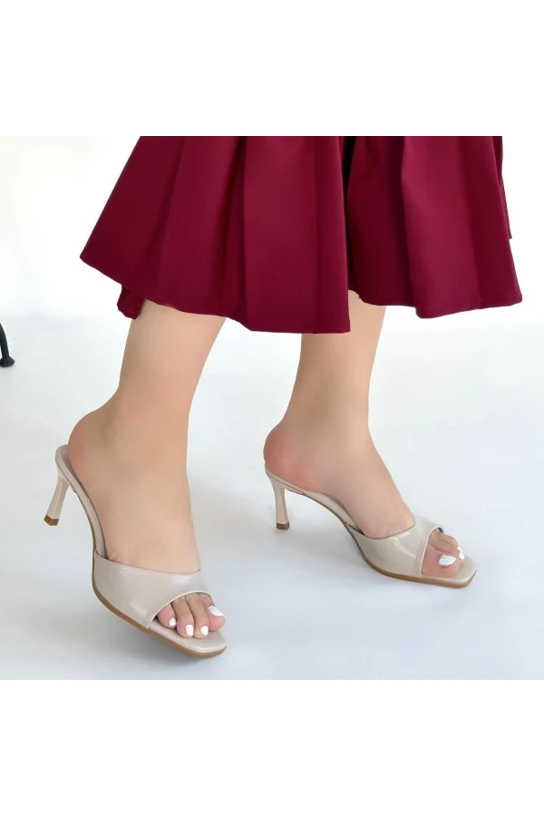 Ribay Bej Rugan Topuklu Terlik