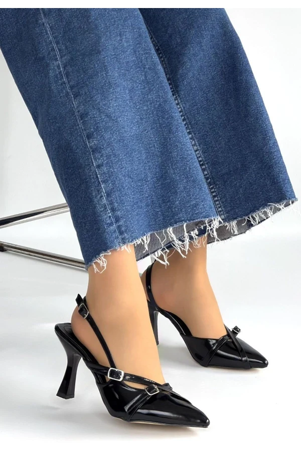 Tetti Siyah Rugan Topuklu Ayakkabı