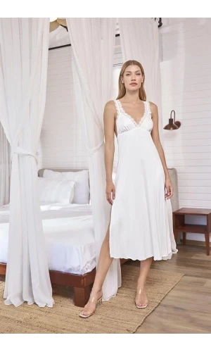 Arias Closet Dantelli ve Dekolteli Yırtmaçlı Gecelik