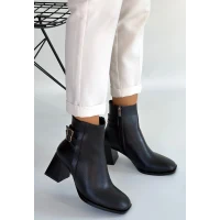 Kanda Siyah Cilt Topuklu Bot