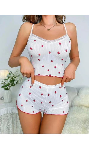 Arias Closet Beyaz Üstüne Çilek Desenli Askılı Şortlu Pijama Takımı