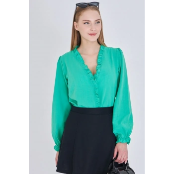Kadın Açık Yeşil Yakası Ve Önü Fırfır Detaylı Kolları Lastikli Uzun Kollu Bluz ARM-25K001030