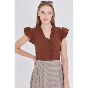 Kadın Kahve Yakası Ve Kolları Fırfırlı Bluz ARM-25Y001063