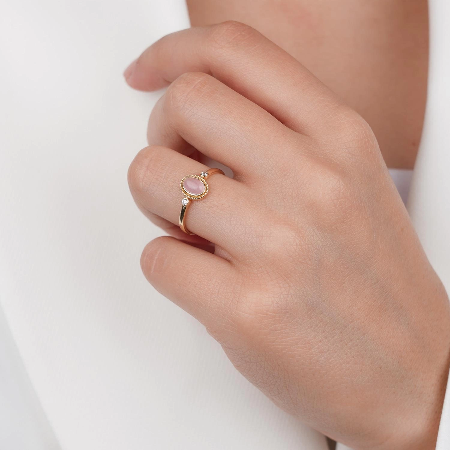 8 Ayar Pembe Taşlı Minimal İnce Altın Yüzük