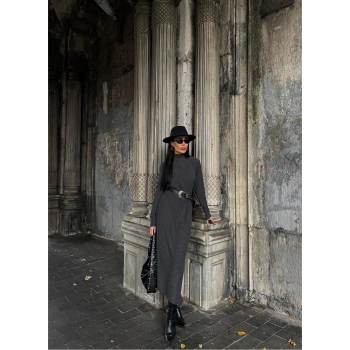 Boğazlı kalın bürümcük uzun elbise siyah