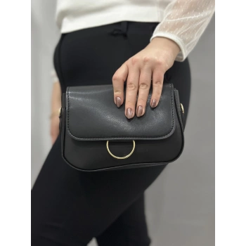 Siyah cilt mossi çanta