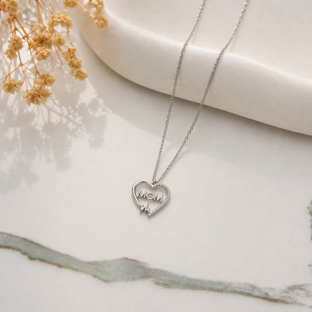 925 Ayar Gümüş  MOM Yazılı Kalpli Anne Kolye