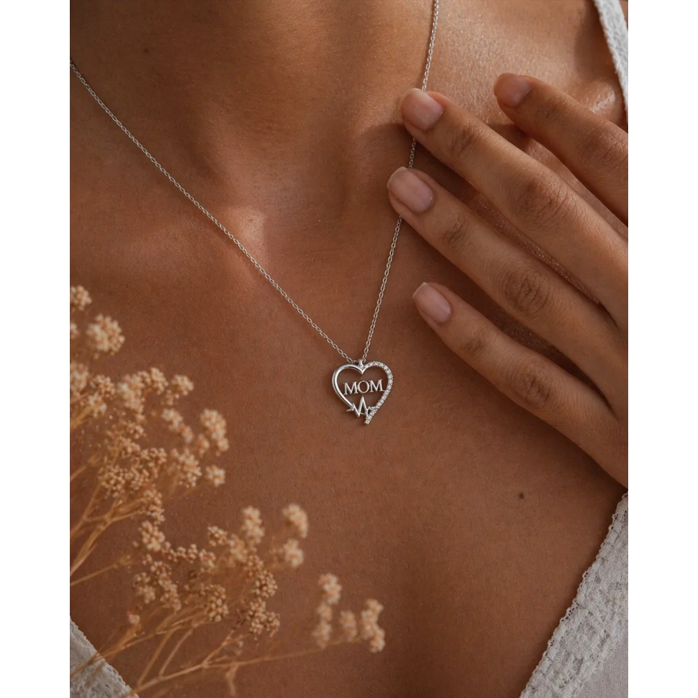925 Ayar Gümüş  MOM Yazılı Kalpli Anne Kolye