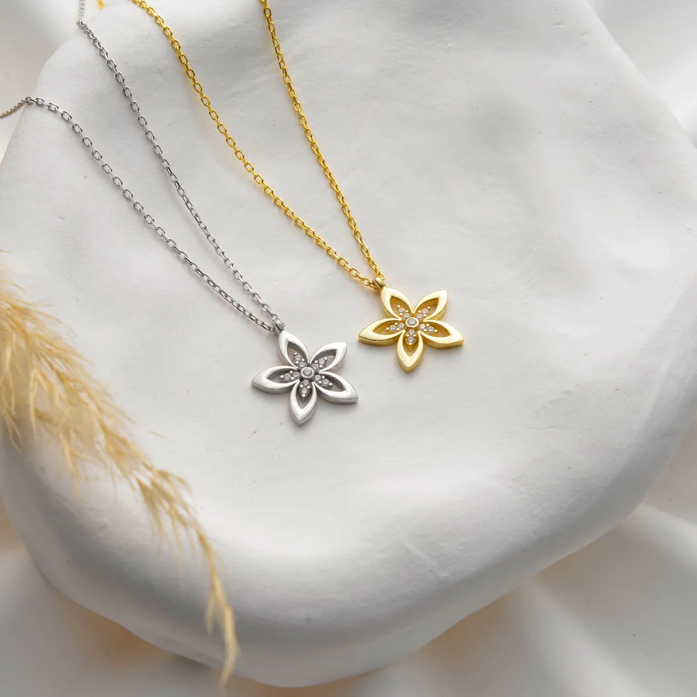 925 Ayar Gümüş Beş Yapraklı Kolye