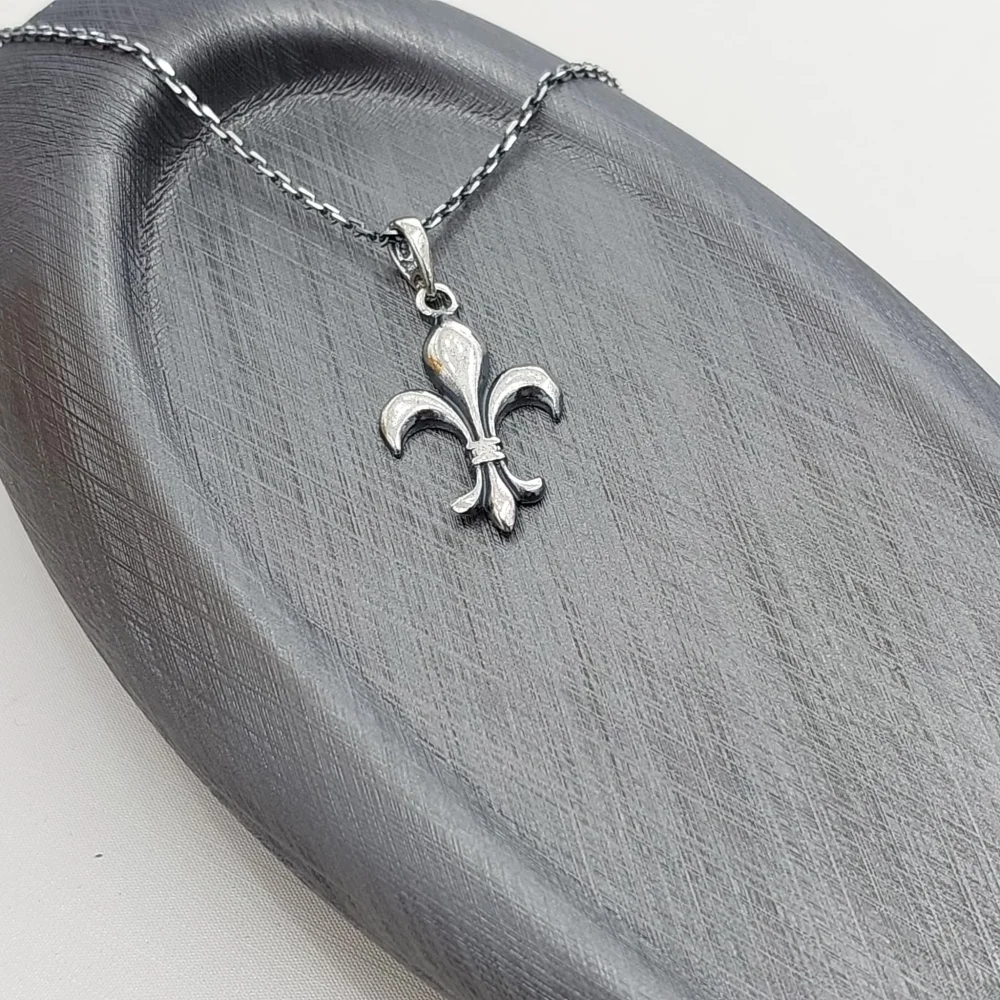 925 Ayar Gümüş Zambak Çiçeği Erkek Kolye Silver