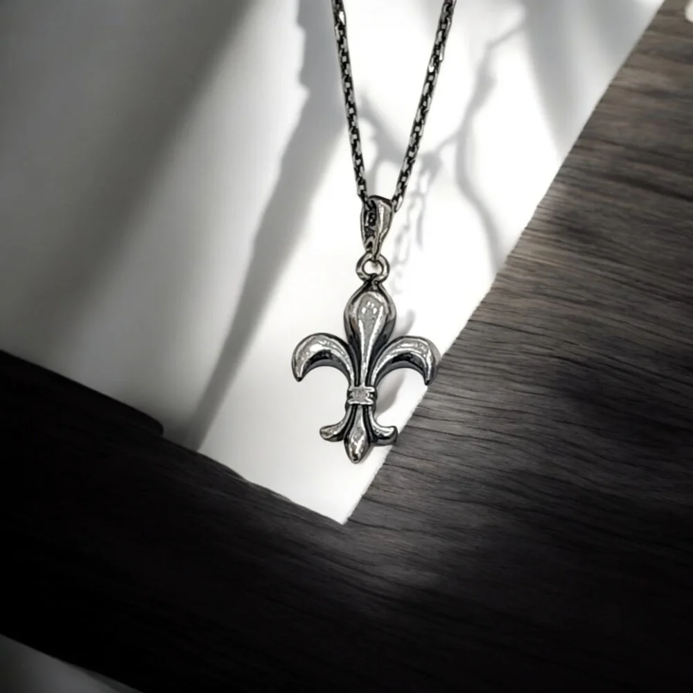 925 Ayar Gümüş Zambak Çiçeği Erkek Kolye Silver
