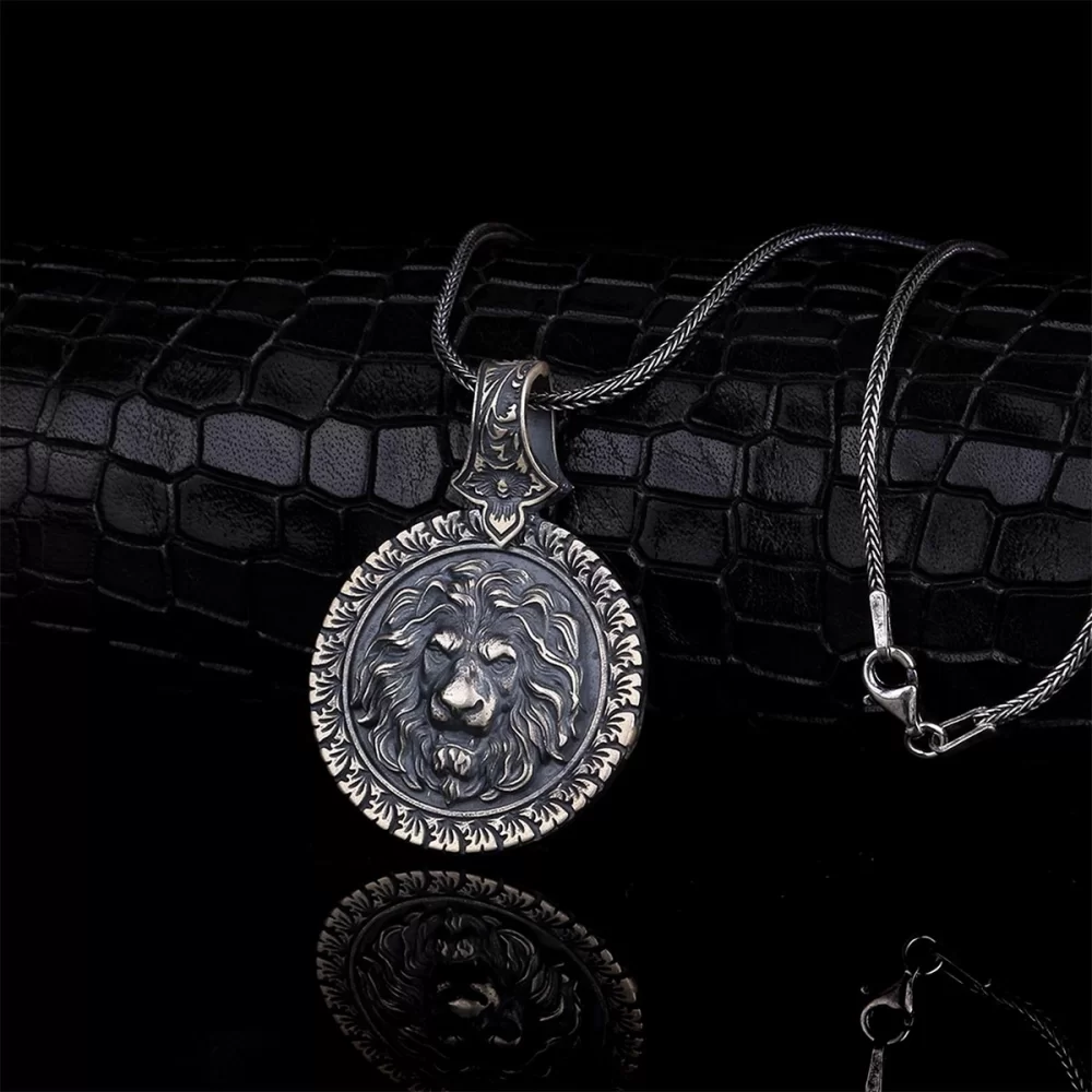 925 Ayar Kabartma Aslan Motifli Kalem İşleme Model Kolye