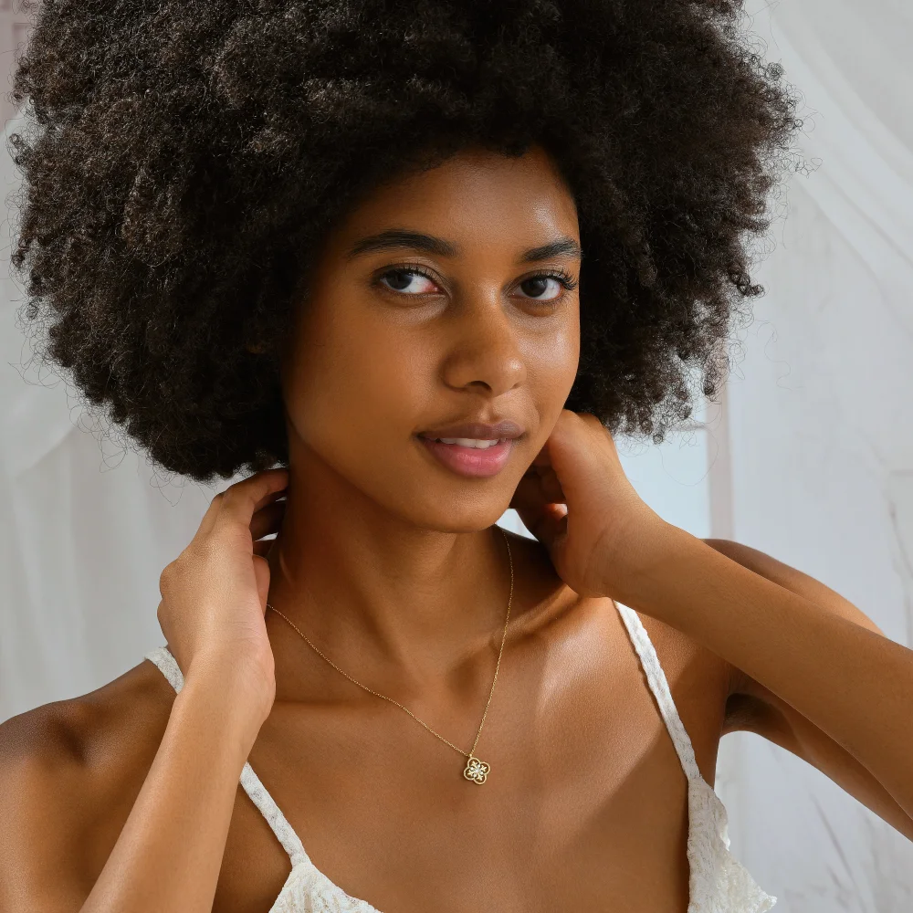 925 Ayar Gümüş Dört Yapraklı Çiçek Kolye