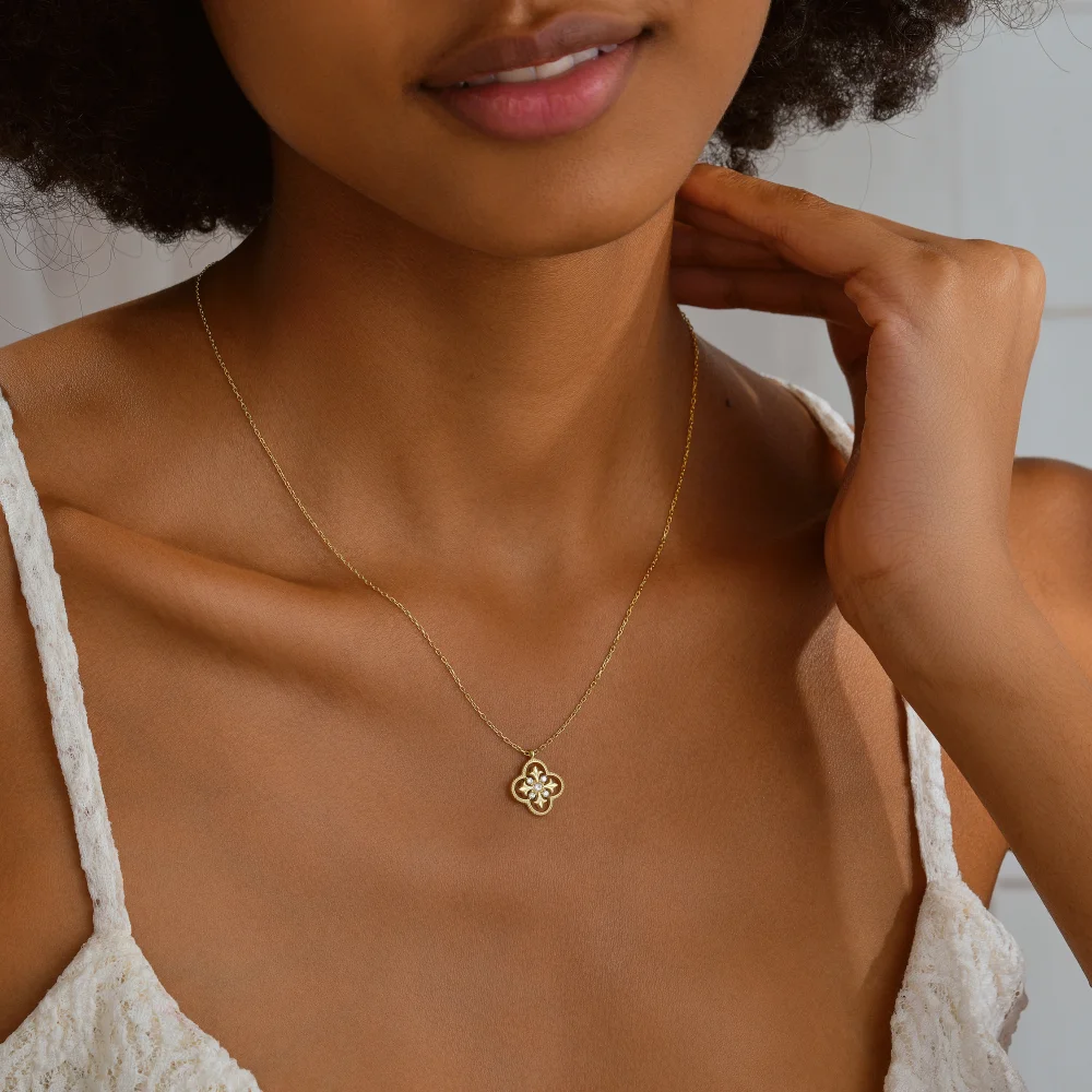 925 Ayar Gümüş Dört Yapraklı Çiçek Kolye