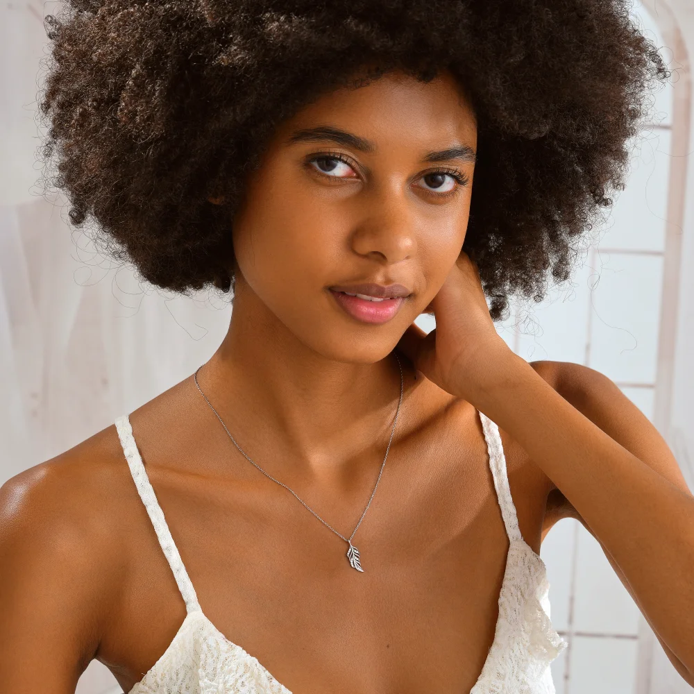 925 Ayar Gümüş Işıltılı Yaprak Kolye