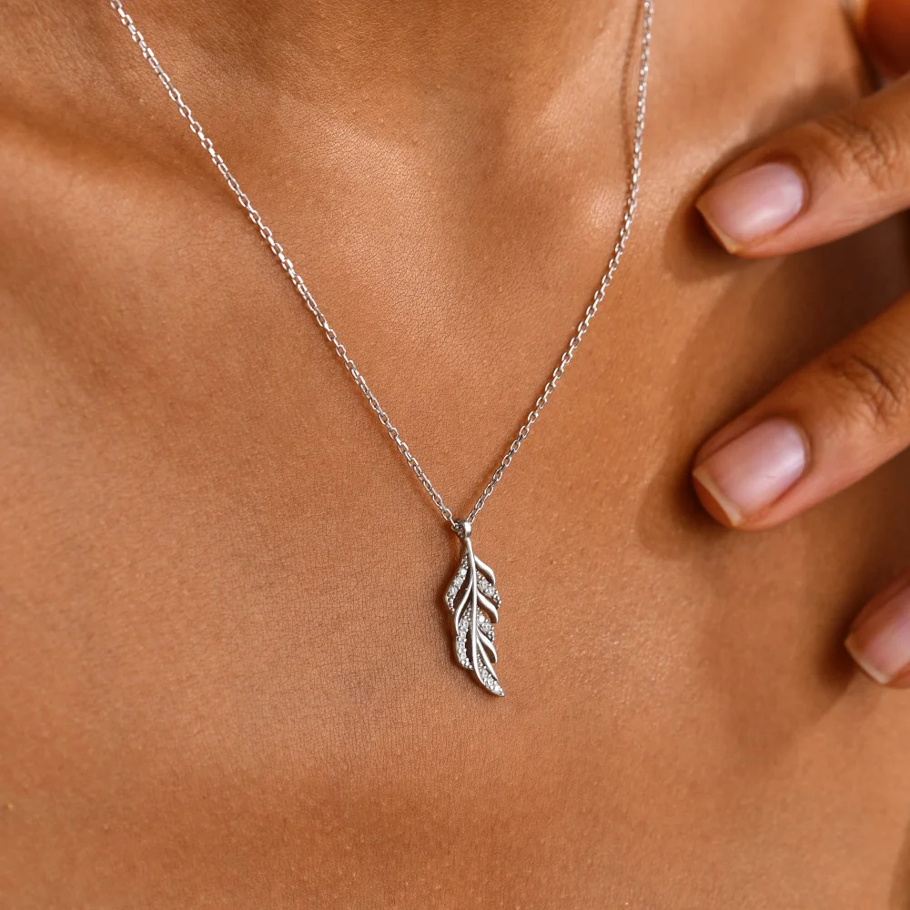 925 Ayar Gümüş Işıltılı Yaprak Kolye