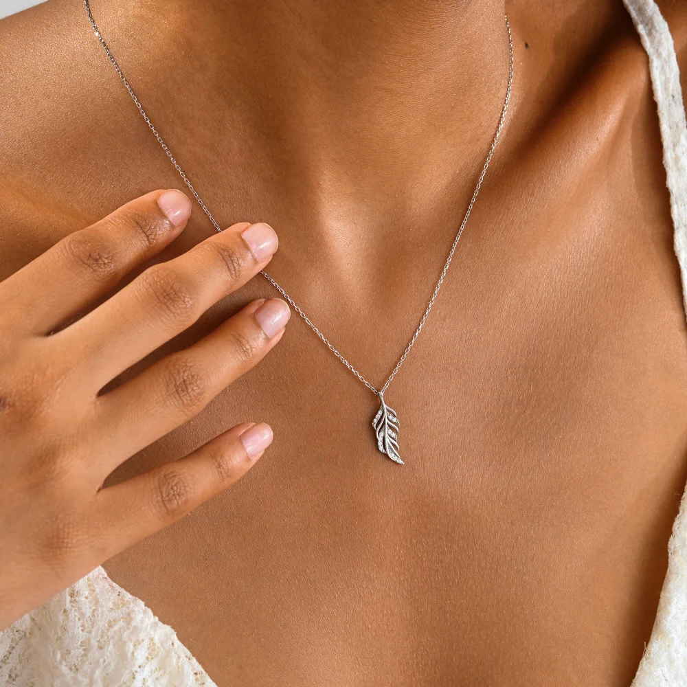 925 Ayar Gümüş Işıltılı Yaprak Kolye