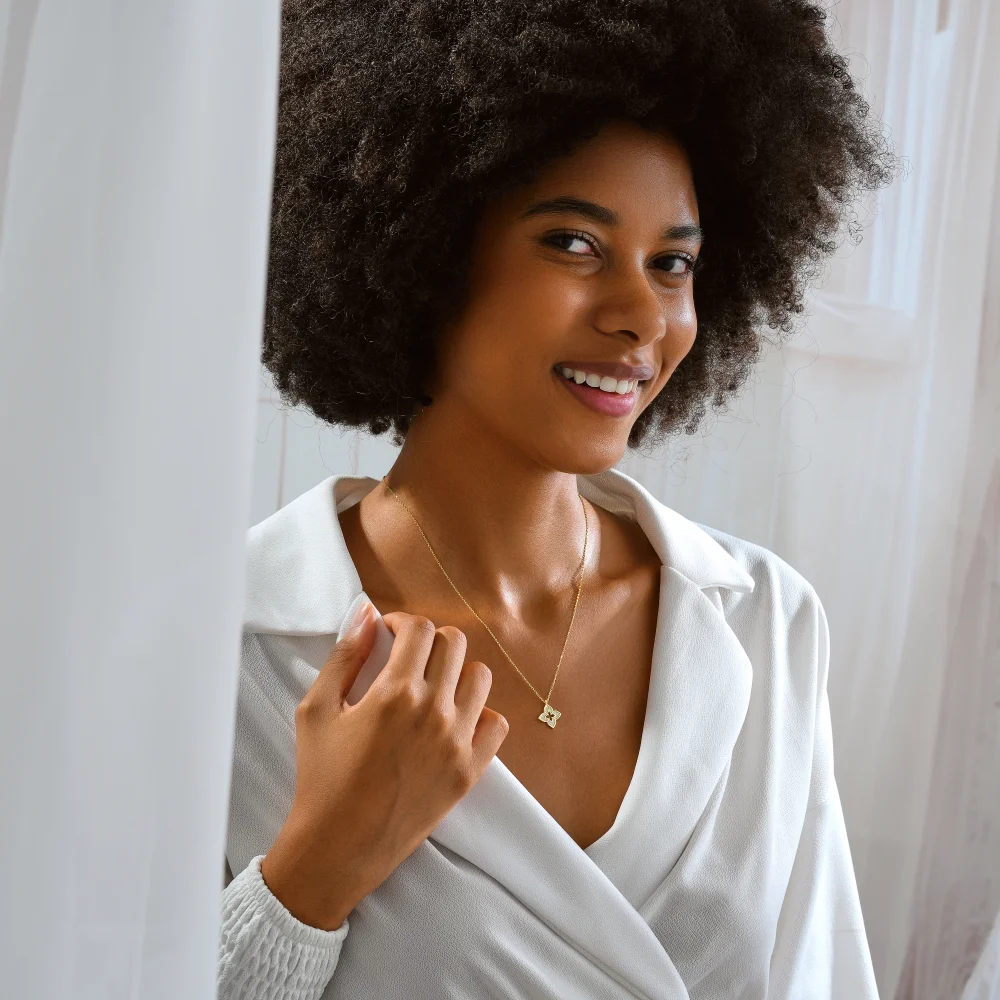 925 Ayar Gümüş Minimal Taşlı Modern Çiçek Kolye