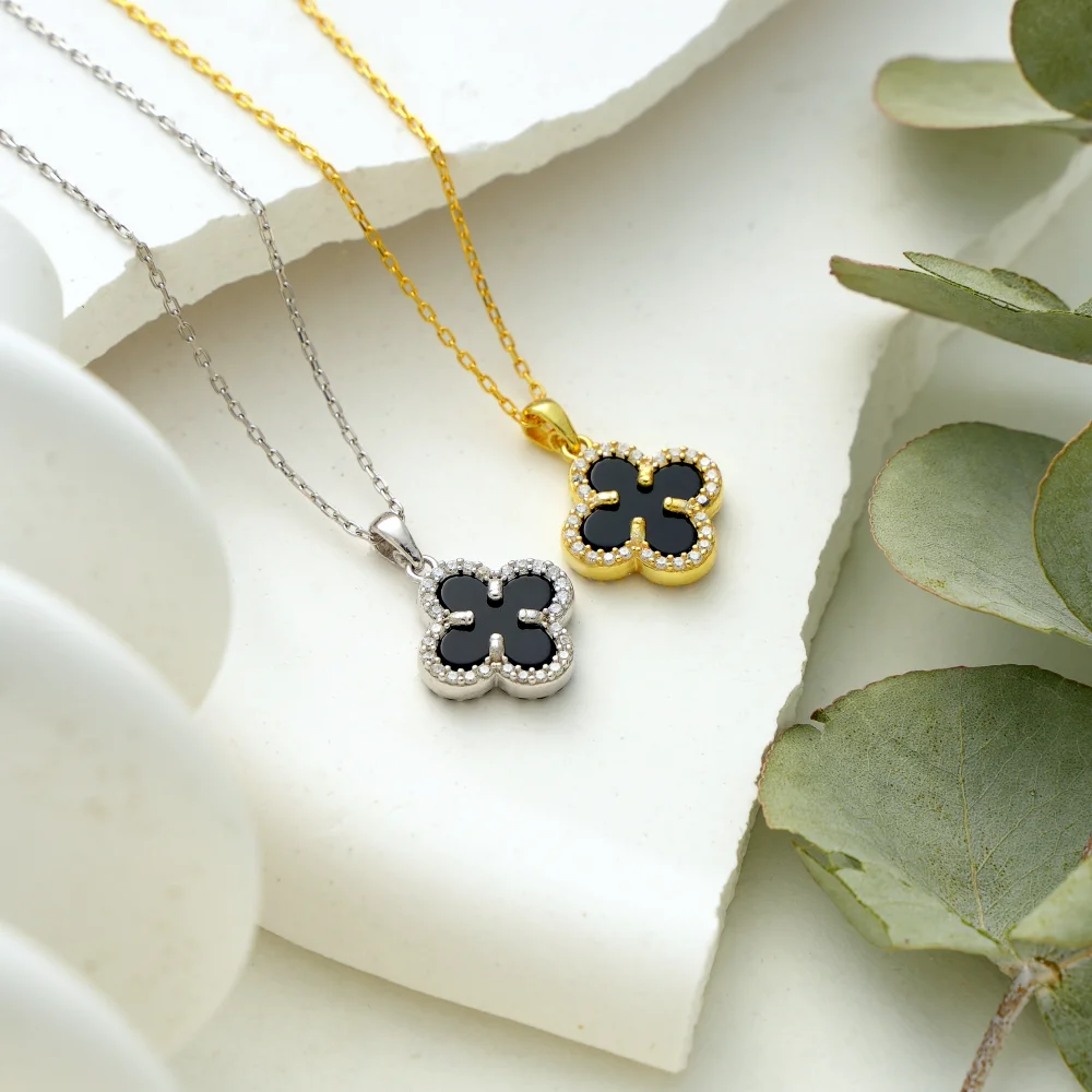 925 Ayar Gümüş Şans Sembolü Siyah Taşlı Yonca Kolye