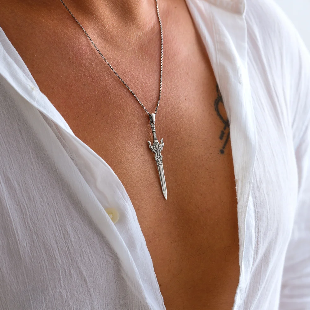 925 Ayar Gümüş Tribal Desenli Kılıç Kolye