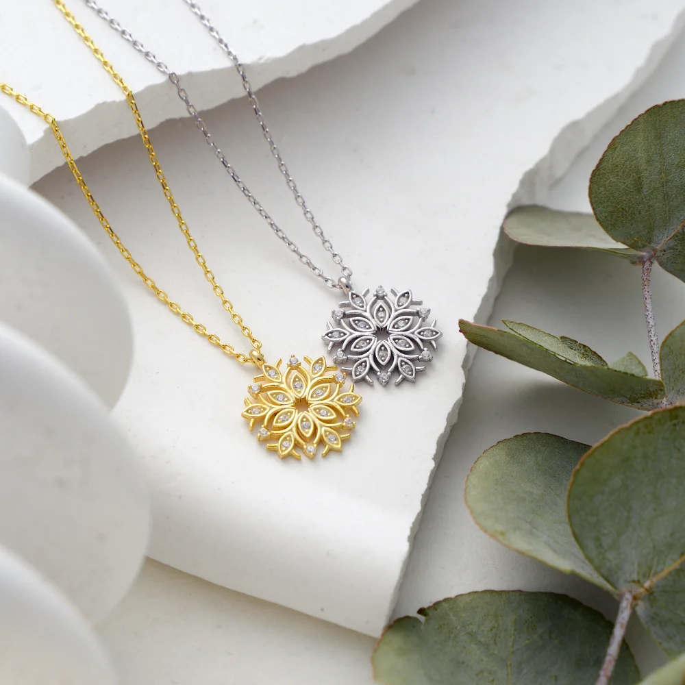 925 Ayar Gümüş Zarif Çiçek Motifli Kolye