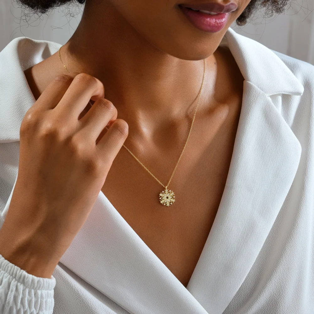 925 Ayar Gümüş Zarif Çiçek Motifli Kolye