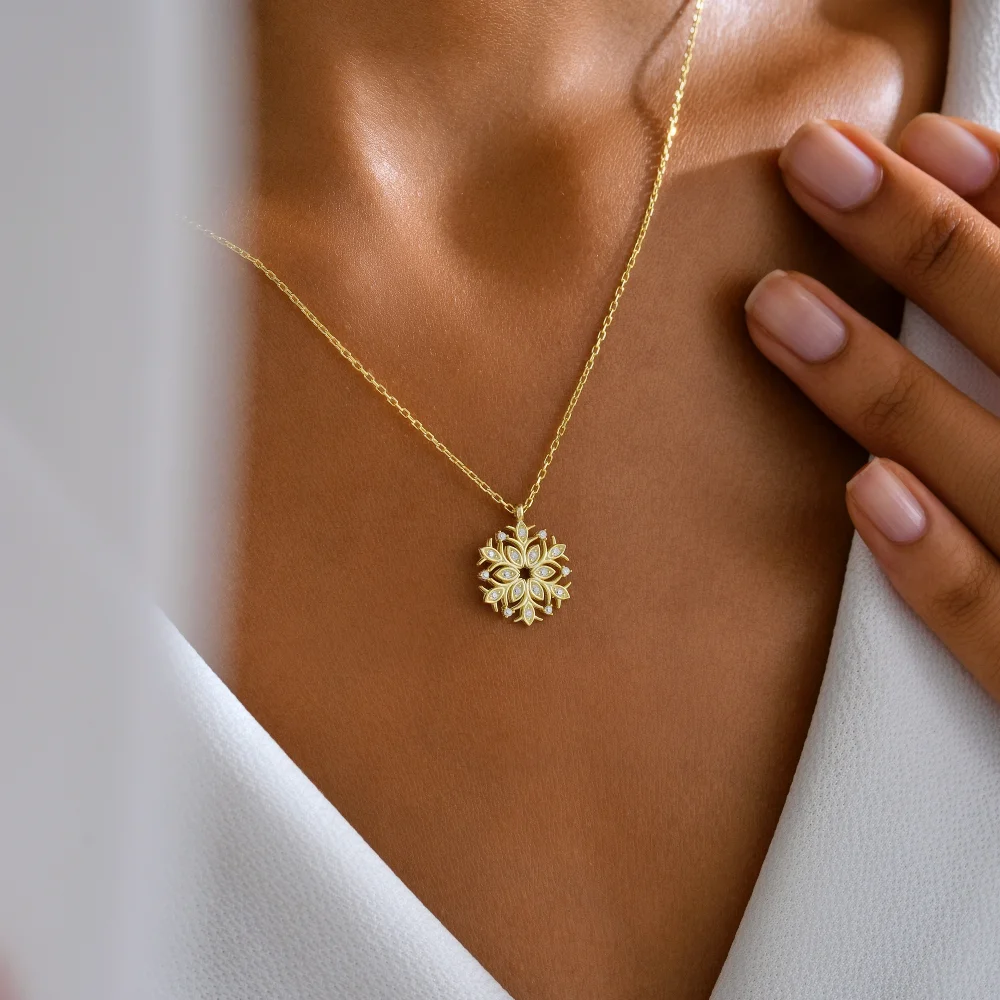 925 Ayar Gümüş Zarif Çiçek Motifli Kolye